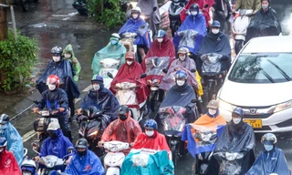 Miền Bắc đón hai đợt mưa dông trong 10 ngày tới, đề phòng lốc sét, mưa đá và gió giật mạnh