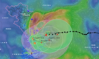 Bão Trà Mi sẽ đi vào đất liền các tỉnh miền Trung trước khi ngược ra biển