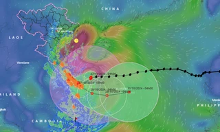 Bão đổ bộ sáng nay, miền Trung đỉnh điểm mưa lớn, gió mạnh