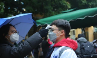 Hà Nội: Vừa đến lớp học trực tiếp học sinh phải quay về vì có F0