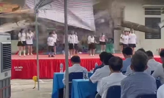 Vụ sập mái hiên nhà văn hoá ở Hà Nội khi trẻ đang biểu diễn: Còn 2 học sinh nằm viện