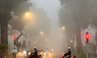 Hà Nội nồm ẩm dài ngày 