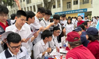 Học sinh căng thẳng học thêm, nhà trường tổ chức ôn luyện thi tốt nghiệp thế nào?