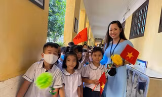 Bộ GD&ĐT thừa nhận thiếu giáo viên nhiều môn, địa phương bị động nguồn tuyển
