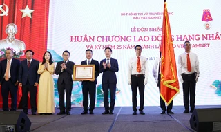 Báo VietNamNet đón nhận Huân chương Lao động hạng Nhất