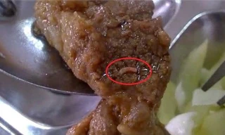 Hà Nội: Học sinh nghi thịt gà có dòi, nhà trường xác minh 