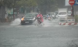 Tình hình mưa lũ kéo dài ở miền Trung