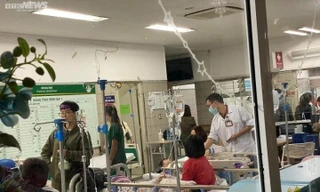 Hà Nội: 41 học sinh nhập viện sau bữa ăn trưa khi đi dã ngoại