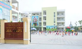 Bé 4 tuổi bị giáo viên bạo hành: Công an khám nghiệm hiện trường, đưa trẻ đi giám định thương tích