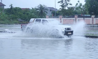 Không khí lạnh tràn về miền Bắc, miền Trung đón mưa dông