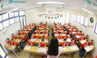 Học sinh Hà Nội được giảm 50% học phí cho học sinh các cấp.