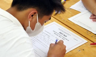 Vật vã tìm trường tư cho con học lớp 10