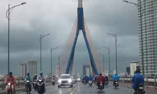 Miền Trung chuyển mưa dông
