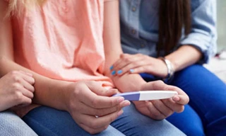 Que thử giới tính thai nhi giá bạc triệu vẫn tràn lan