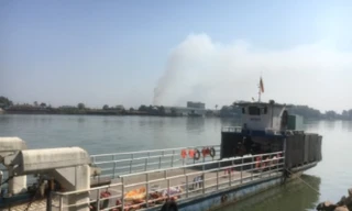 Chiếc phà xảy ra tai nạn trên sông​