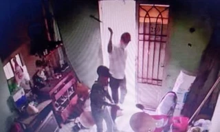 Nhóm côn đồ dùng mã tấu đuổi chém cả nhà ‘con nợ’