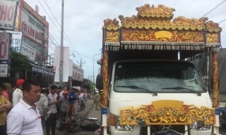 Xe tang cán chết nam công nhân trên đường đến công ty