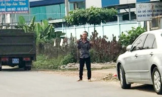 Xịt hơi cay khống chế thanh niên ôm bình gas, dí 2 dao vào cổ đòi tự sát