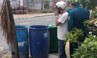 Hãi hùng phát hiện thai nhi còn dây rốn trong thùng rác