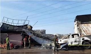 ‘Bà hỏa’ thiêu rụi cửa hàng điện máy và xe ô tô