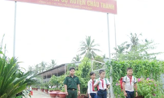 Đưa con nuôi tới trường