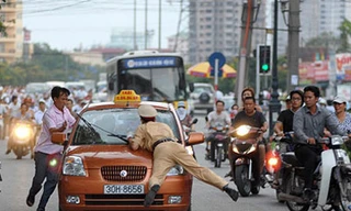 Báo động gia tăng chống người thi hành công vụ