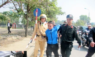 Đối tượng Nguyễn Nhất Linh và coong đập đá giấu trong quần chip