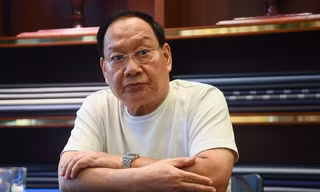 Chủ tịch Hoàng Long 'Thương ngày nắng về' ngoài đời có 'ba bà vợ'