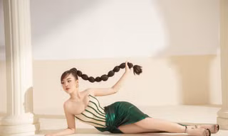 Chuyện chưa kể về trùm ma túy trong 'Bão ngầm' có vòng eo bé nhất showbiz Việt