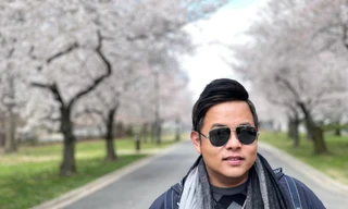 Mẹ ca sĩ Quang Lê đông fan không kém con trai