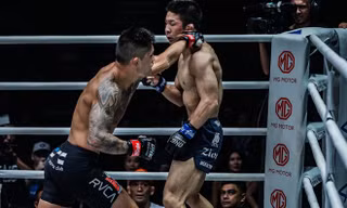 Võ sĩ Martin Nguyen tung 'mưa đòn', cao thủ Nhật ôm đầu chịu trận