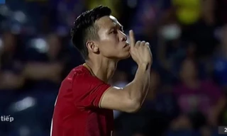 Báo Thái lý giải hành động đặt ngón tay lên môi của thủ quân tuyển Việt Nam