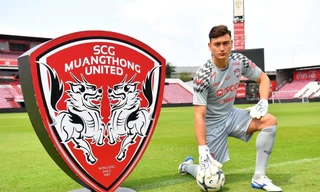 Xem Văn Lâm trổ tài bắt bóng ngày ra mắt Muangthong United
