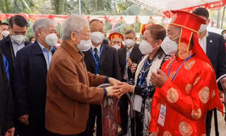 Tổng Bí thư Nguyễn Phú Trọng dự Ngày hội Đại đoàn kết toàn dân tộc. Ảnh Nhật Minh