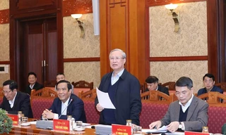 Thường trực Ban Bí thư Trần Quốc Vượng phát biểu tại cuộc họp 