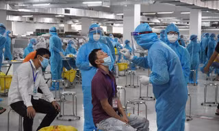 Xét nghiệm COVID-19 cho công nhân, người lao động ở các khu công nghiệp