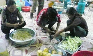 Chiêu 'móc túi' của dân nấu cỗ thuê