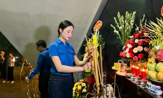 Tuổi trẻ Điện Biên thắp nến tri ân các anh hùng liệt sĩ 