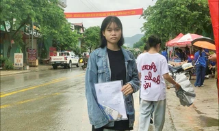 Nữ sinh Điện Biên gác nỗi đau mất cha vào phòng thi