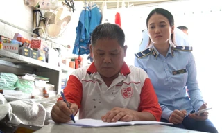 Điện Biên thu giữ nhiều áo phông in hình bản đồ Việt Nam thiếu Hoàng Sa, Trường Sa