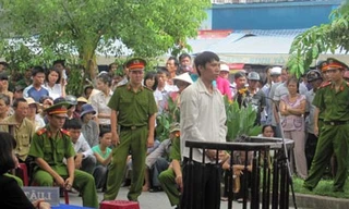 Gã sát nhân 'run rẩy' trước ba người phụ nữ