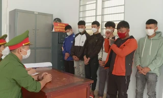 Nhóm đối tượng tại cơ quan công an