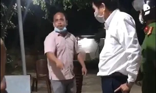 Người đàn ông lớn tiếng thách thức cơ quan chức năng