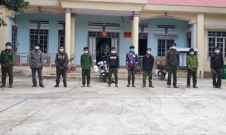 Các đối tượng bị lực lượng biên phòng Ia Rvê tạm giữ 