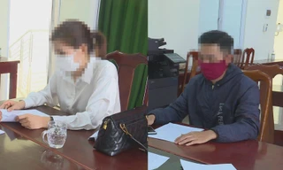 Hai thanh niên tại cơ quan công an