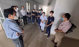 Các chuyên gia Bệnh viện Bạch Mai đã đến Đắk Lắk hỗ trợ chuyển giao kĩ thuật ECMO tại Bệnh viện Đa khoa vùng Tây Nguyên