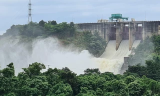 Xả lũ tại đập tràn Buôn Tua Srah 