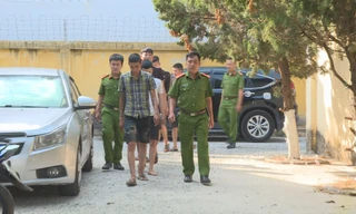 Dẫn giải nhóm hoạt động tín dụng đen đến cơ quan điều tra