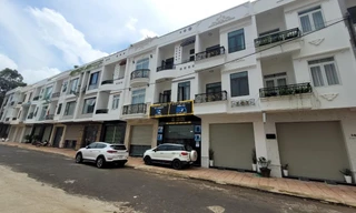 Dù báo Tiền Phong đã có nhiều bài phản ánh để ngăn chặn, nhưng chính quyền địa phương lại làm ngơ cho hành vi phi pháp này của Cty Phú Xuân