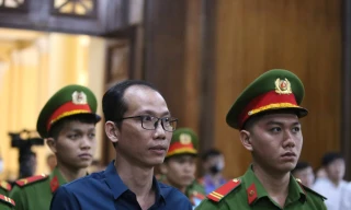  Vụ cựu Giám đốc Bệnh viện Thủ Đức tham ô hơn 100 tỷ đồng: Vì sao nhân viên rửa xe bị xét xử tội rửa tiền?